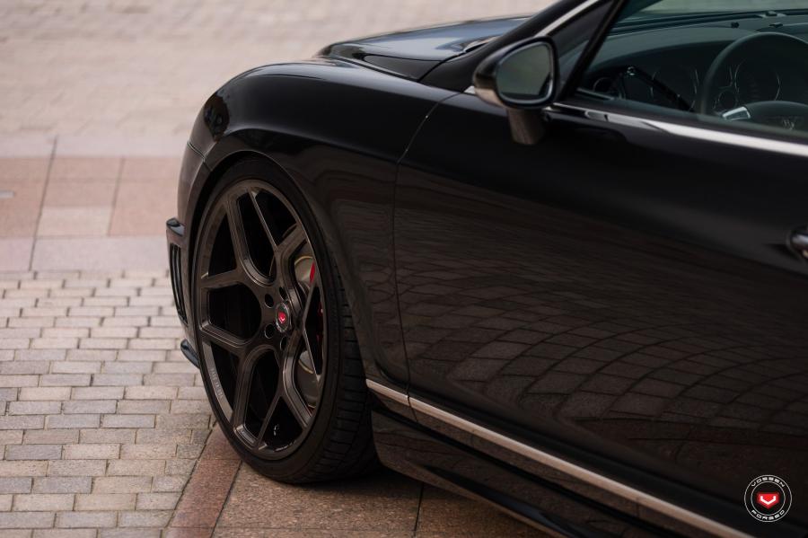 Детали экстерьера Bentley Continental GT on Vossen Wheels (CG-205) 2019 года  (фото 31 из 36)